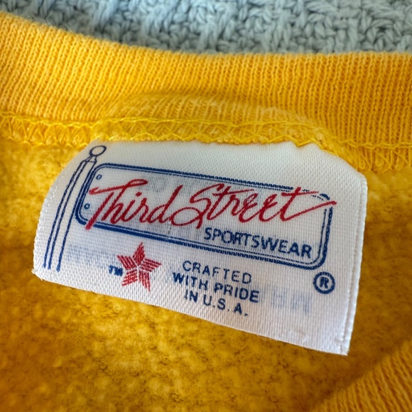 Vintage Iowa Hawkeyes Sweatshirt Kids 6 Third Street Sportswear Yellow Hawks - Picture 4 of 6
